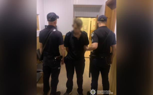 Вдарив ножем у живіт через ревнощі: правоохоронці Дніпра затримали нападника