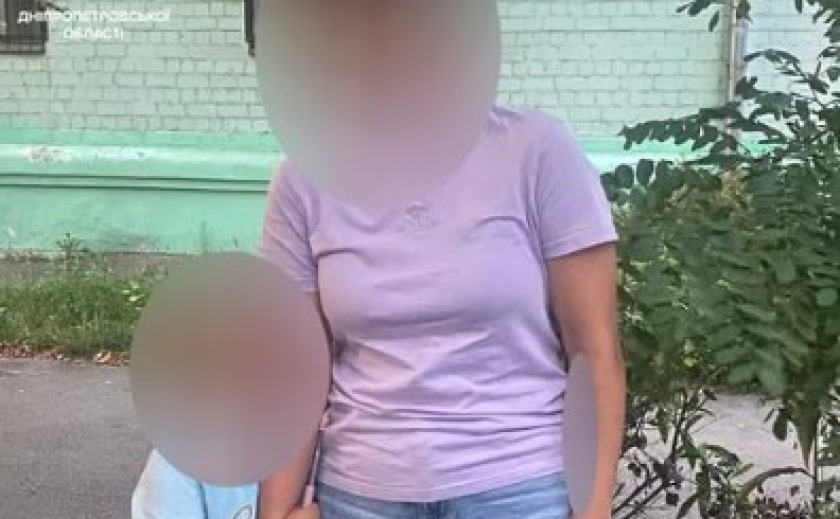 У Дніпрі патрульні допомогли дитині, яка загубилась і не могла дістатися додому