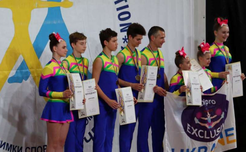 Чирлидеры Днепропетровщины выиграли 14 медалей