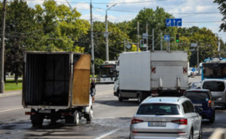 У Дніпрі поліцейський пошкодив вісім автомобілів – триває службове розслідування
