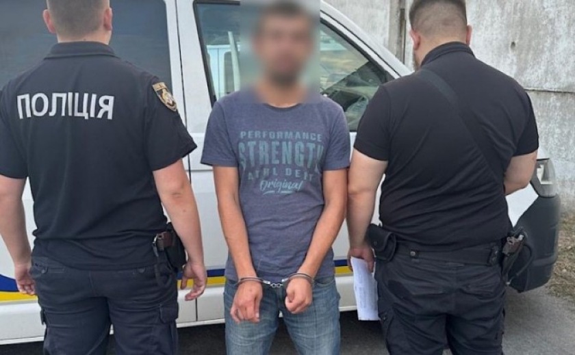 У Дніпрі поліцейські затримали 29-річного чоловіка за пограбування містянина