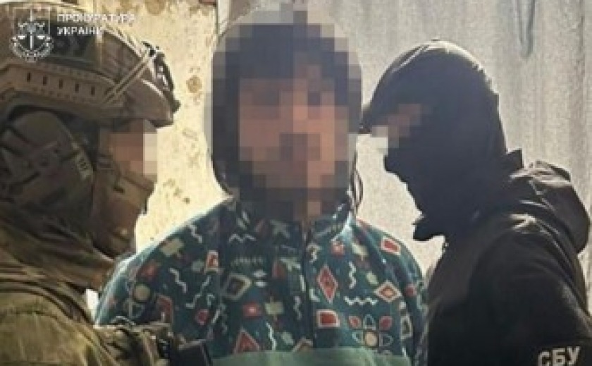 До 15 років позбавлення волі засуджено мешканця Дніпра, який маскував камери під «шпаківні» та передавав дані про переміщення ешелонів ЗСУ спецслужбам рф