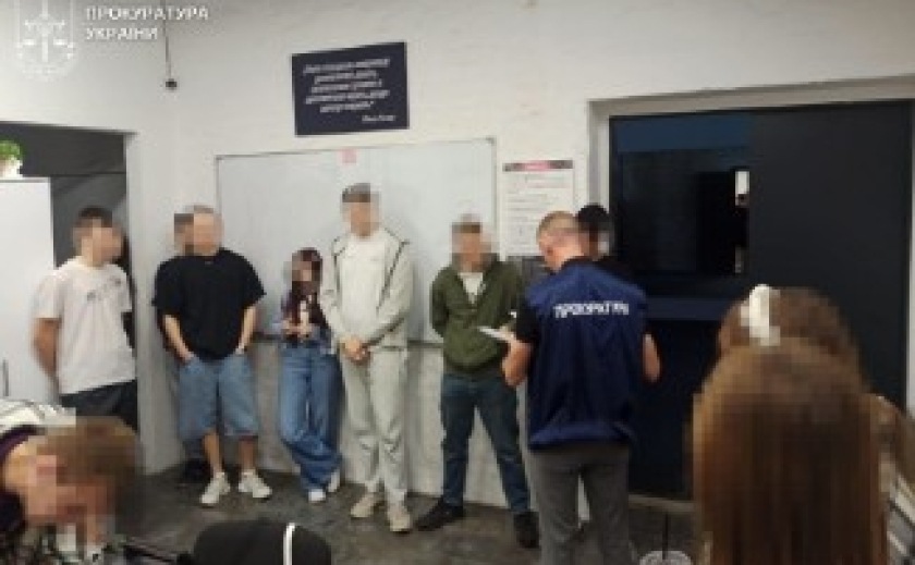 Прокурори припинили діяльність 11 шахрайських кол-центрів у Дніпрі
