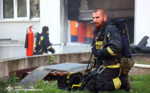 Площа займання 600 кв. м: у Дніпрі ліквідували пожежу у складській будівлі