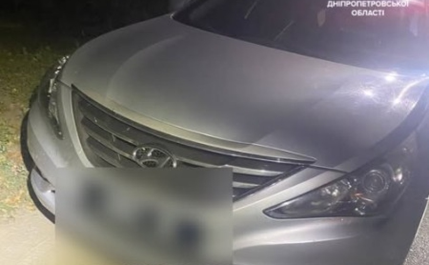 Керував автомобілем із номерним знаком, який йому не належить: у Дніпрі патрульні виявили водія, позбавленого права керування