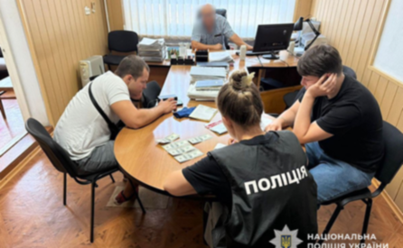 2,5 тис. доларів за вступ до університету: у Дніпрі посадовці підозрюються у вимаганні