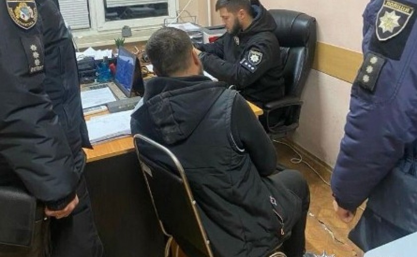 У Дніпрі засуджено місцевого жителя за спробу передачі наркотиків до виправної колонії