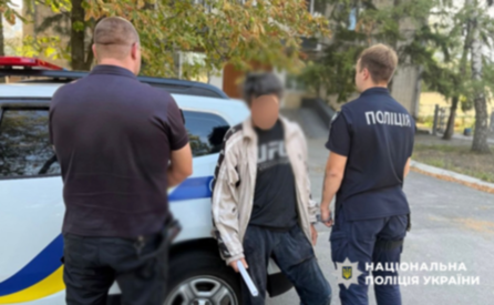 Вдарив жінку ножем у груди: у Самарівському районі затримали підозрюваного
