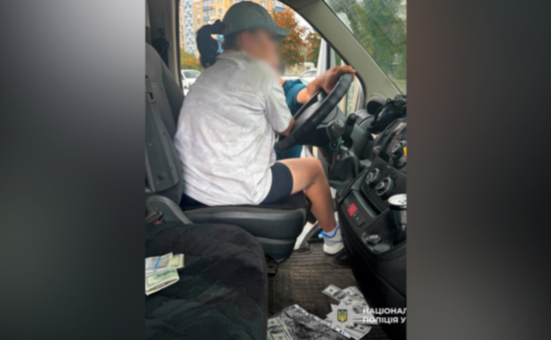 Представниця благодійного фонду з Дніпропетровщини намагалася продати три автівки для ЗСУ: правоохоронці викрили схему продажу гуманітарних авто
