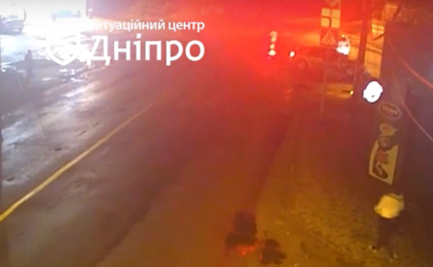 На Передовій у Дніпрі Renault в'їхав в автівку служби таксі Opti: подробиці ДТП