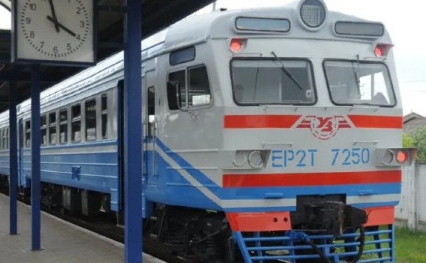 На Дніпропетровщині приміські поїзди повертаються на свої маршрути