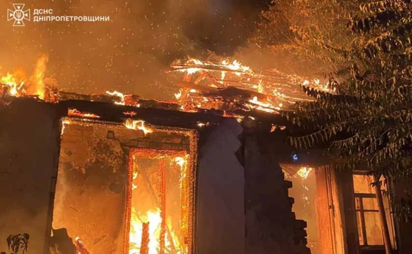 У Дніпрі рятувальники ліквідували пожежу в покинутій будівлі
