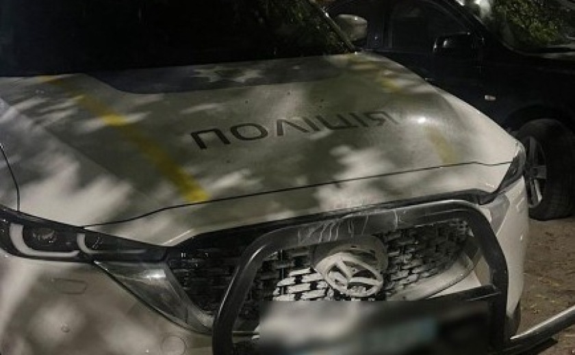 Пошкодив службовий автомобіль поліції: правоохоронці Дніпра затримали підозрюваного