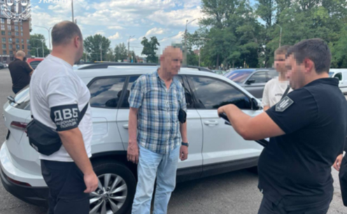 У Дніпрі викрили колишнього інспектора медустанови на хабарництві та незаконному зберіганні зброї