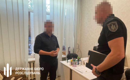 У Дніпрі працівник ТЦК незаконно списав з військового обліку 17 родичів та знайомих: деталі