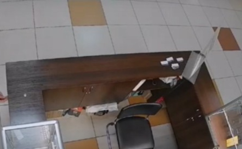 За крадіжку з торгівельного центру слідчі Дніпра повідомили про підозру 35-річному чоловіку