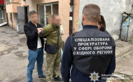 20 000$ за «допомогу» з ухиленням від мобілізації: у Дніпрі затримали військового ТЦК на хабарі