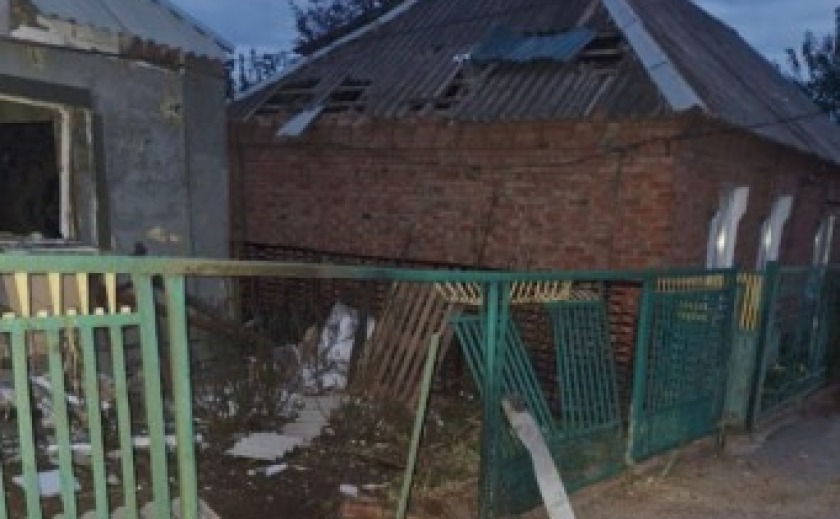 На Дніпропетровщині внаслідок ворожого удару загинула жінка, зруйновано цивільні обʼєкти: на місцях триває робота слідчих