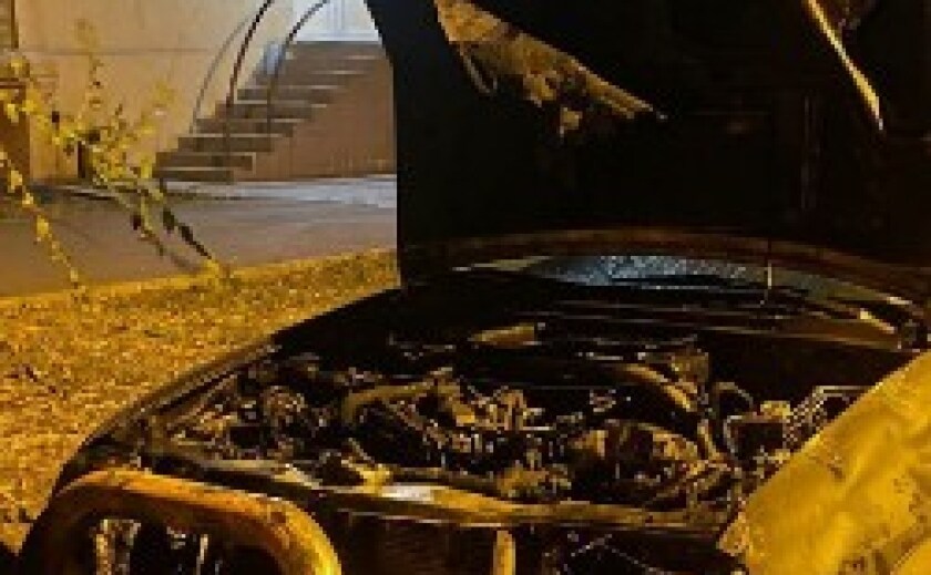 У Дніпрі затримали неповнолітніх, які підпалили автомобіль