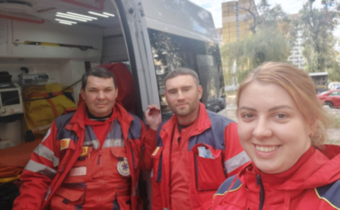 Бензопила відлетіла в шию: у Дніпропетровській області медики врятували 39-річного чоловіка
