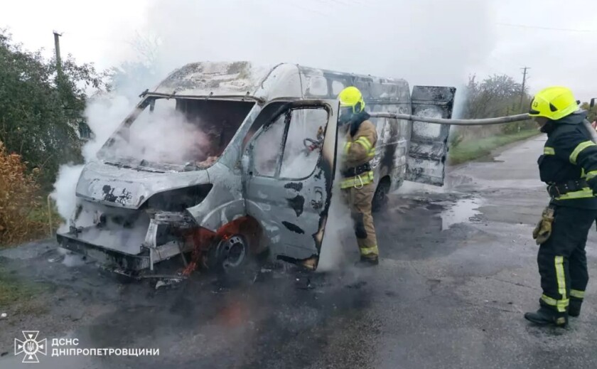 У Дніпровському районі під час руху загорівся вантажний автомобіль