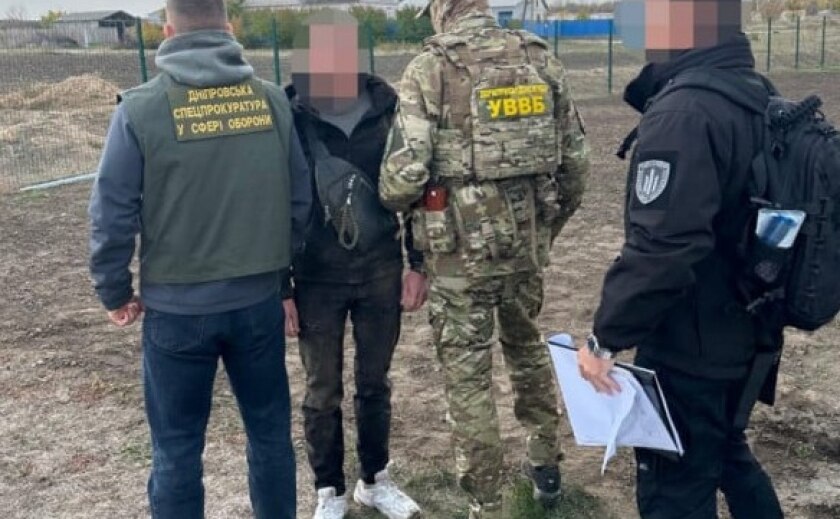 Вимагав 5 тисяч доларів за «допомогу» знайомому влаштуватися на службу до тилового підрозділу: на Дніпропетровщині затримали прикордонника