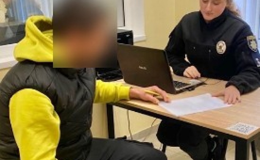 Утік з магазину разом із кошиком: за підозрою у пограбуванні поліція Дніпра затримала 22-річного містянина