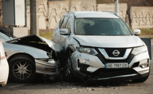 На проїзді Гальченка у Дніпрі зіткнулись два Nissan: подробиці ДТП
