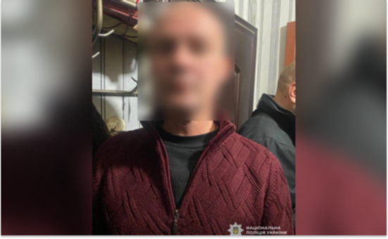 У Дніпрі поліцейські затримали чоловіка, який пограбував жінку