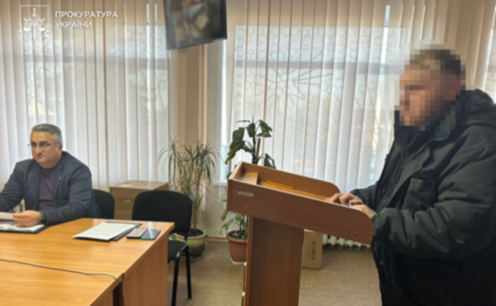 Розбещував 14-річну дівчину та зберігав дитячу порнографію: на Дніпропетровщині повідомили про підозру 49-річному чоловіку
