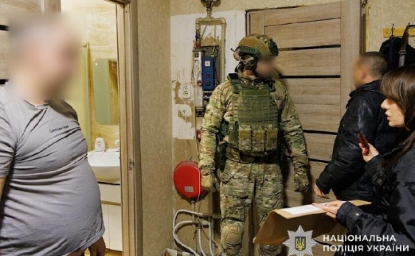 Налагодили незаконну схему збуту психотропних речовин у великих обсягах: поліція Дніпра викрила діяльність групи