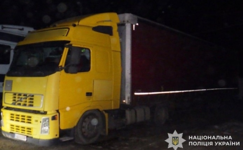 Криворізькі правоохоронці затримали чоловіка, причетного до крадіжки речей з авто