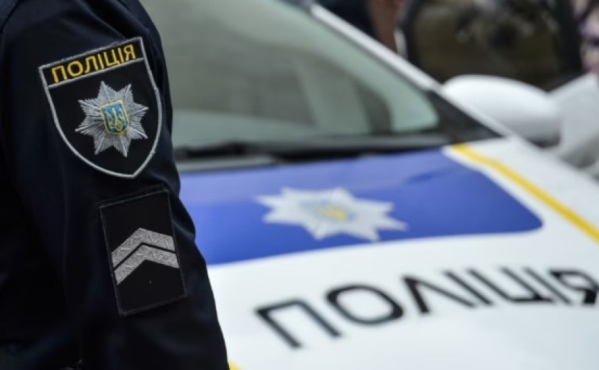 Поранив ножем жінку на зупинці в Дніпрі: 35-річному нападнику оголосили підозру