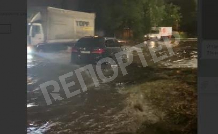 В Днепре во время грозы утонула улица Янтарная