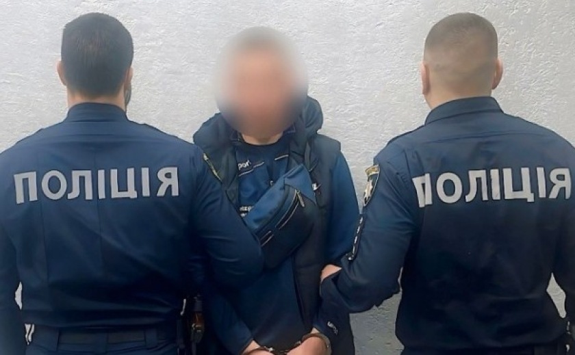 У Дніпрі поліція затримала підозрюваного у пограбуванні жінки в Центральному районі