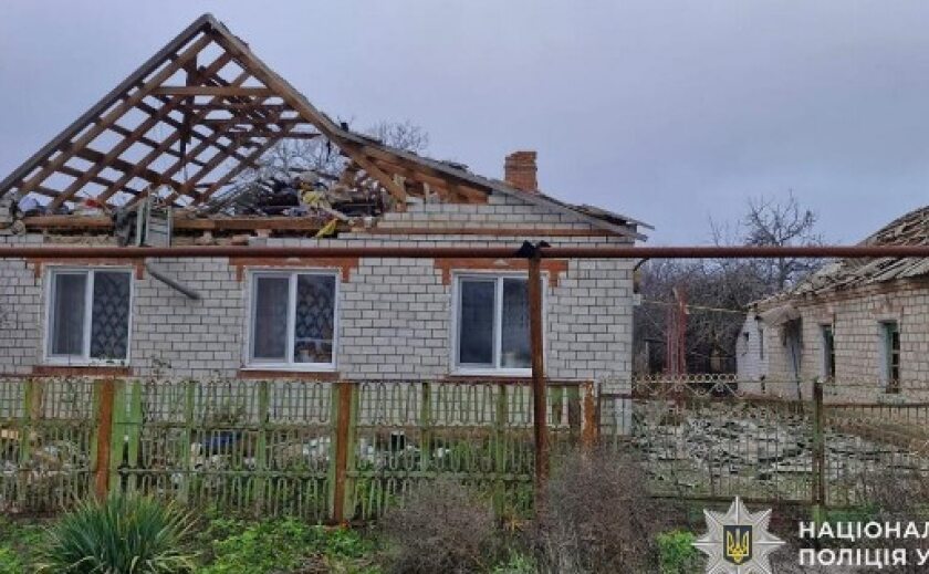 Через російські обстріли Дніпропетровщини поранено чоловіка: поліція зафіксувала ворожі удари по прифронтових населених пунктах