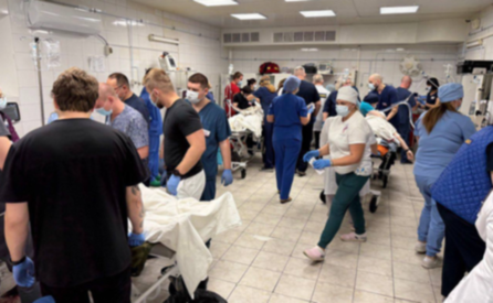 У Дніпрі рятують постраждалих від ракетного удару: четверо загиблих, десятки поранених