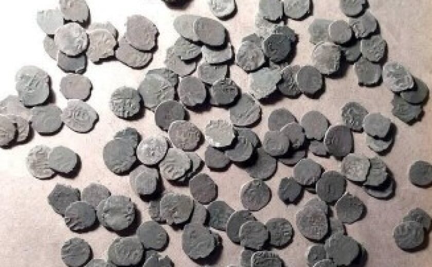 Поліцейські Дніпропетровщини повернули до музейного фонду унікальні історичні артефакти