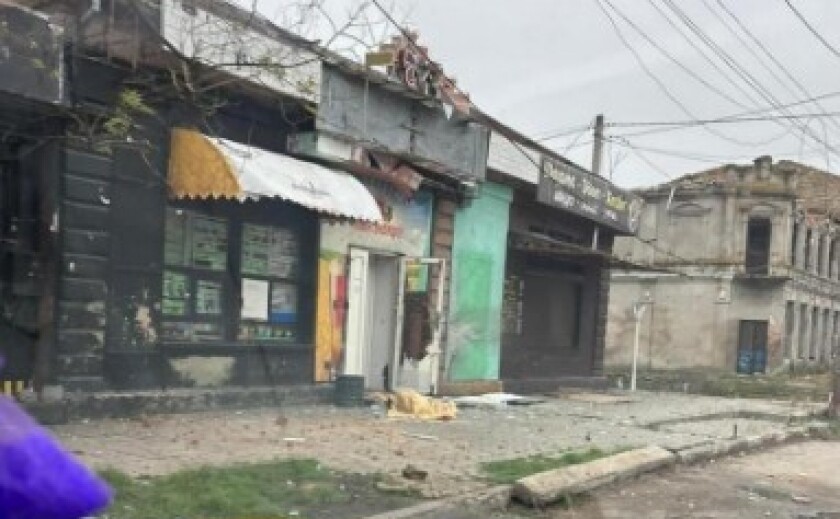 Внаслідок ворожих атак по Дніпропетровщині загинули дві людини, серед яких дитина, ще чотири постраждали: поліція працює на місцях обстрілів