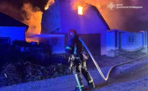 м. Дніпро: вогнеборці ліквідували пожежу на території приватного домоволодіння