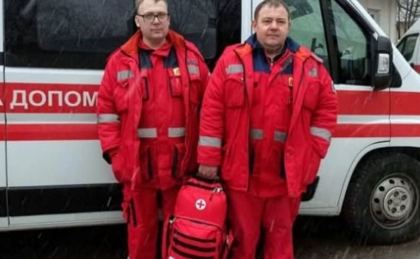 П'яні ревнощі обернулися кривавим нападом: чоловік поранив жінку ножем та викликав швидку