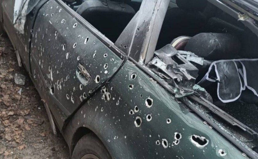 Ворог бив по двох районах Дніпропетровщини: постраждали двоє чоловіків, понівечена інфраструктура