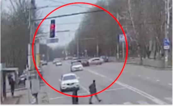 У Дніпрі на Панікахи Mazda зіштовхнулась з Chevrolet та в'їхала у дерево: подробиці ДТП
