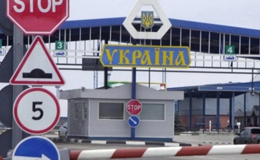 Хотів втекти з України та підробив документи: прокуратура повідомила про підозру дніпрянину