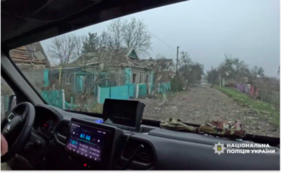 Правоохоронці евакуювали родину з двома дітьми з прифронтової громади Дніпропетровщини