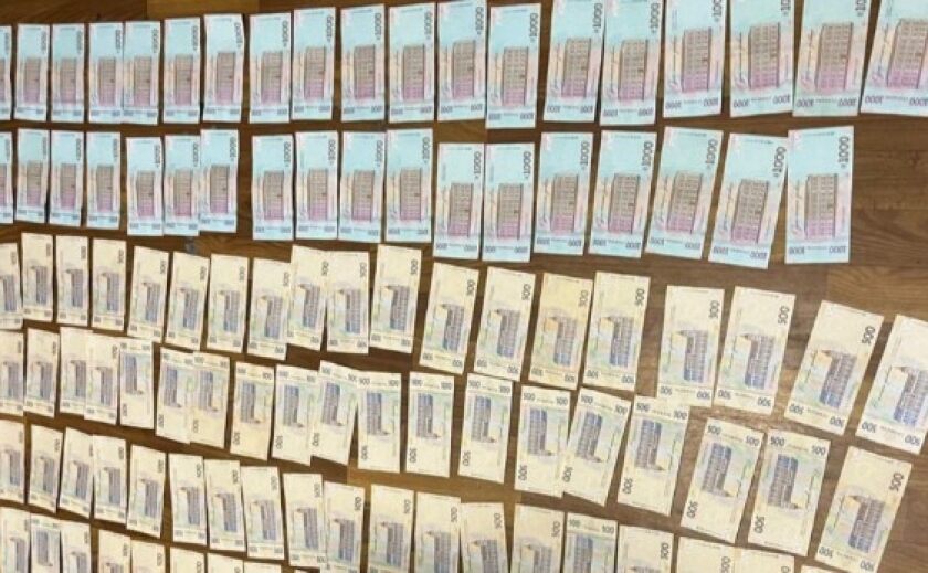 Хабарі за фіктивні водійські документи: підозрюються троє мешканців Дніпропетровщини