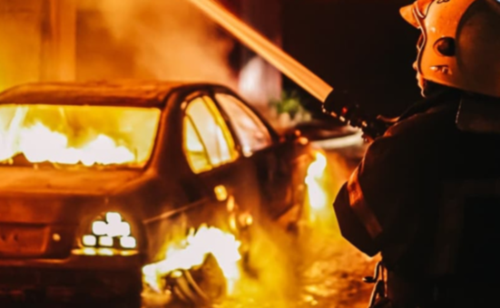 На житловому масиві Північний у Дніпрі підпалили автомобіль: подробиці