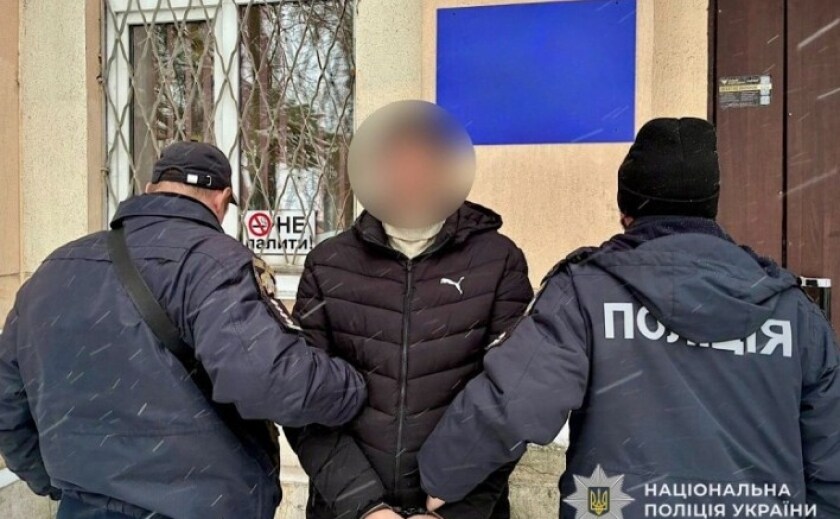 У Дніпрі поліцейські затримали підозрюваного в умисному нанесенні тяжких тілесних ушкоджень сину