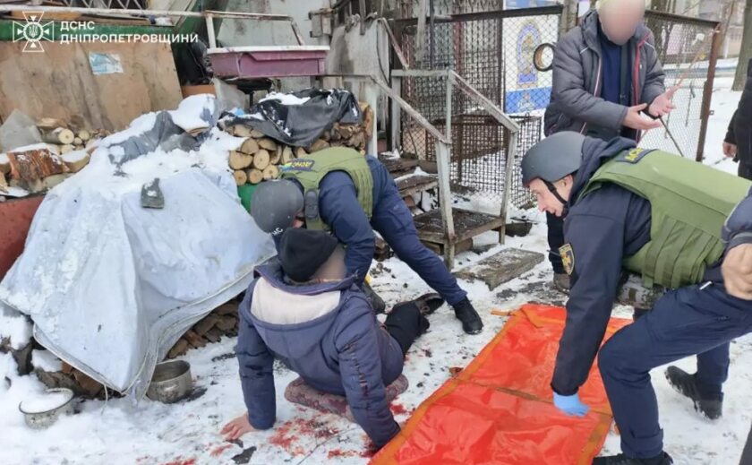 На Дніпропетровщині через влучання російського FPV-дрону постраждали двоє людей