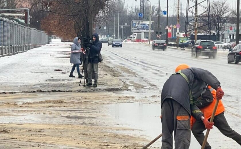 У Дніпрі відновлюється рух транспорту по Набережній після ворожої атаки